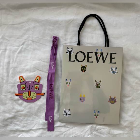Limited Edition Loewe Louis Wain Gift Bag, Tag, and Ribbon - Picture 2 of 3